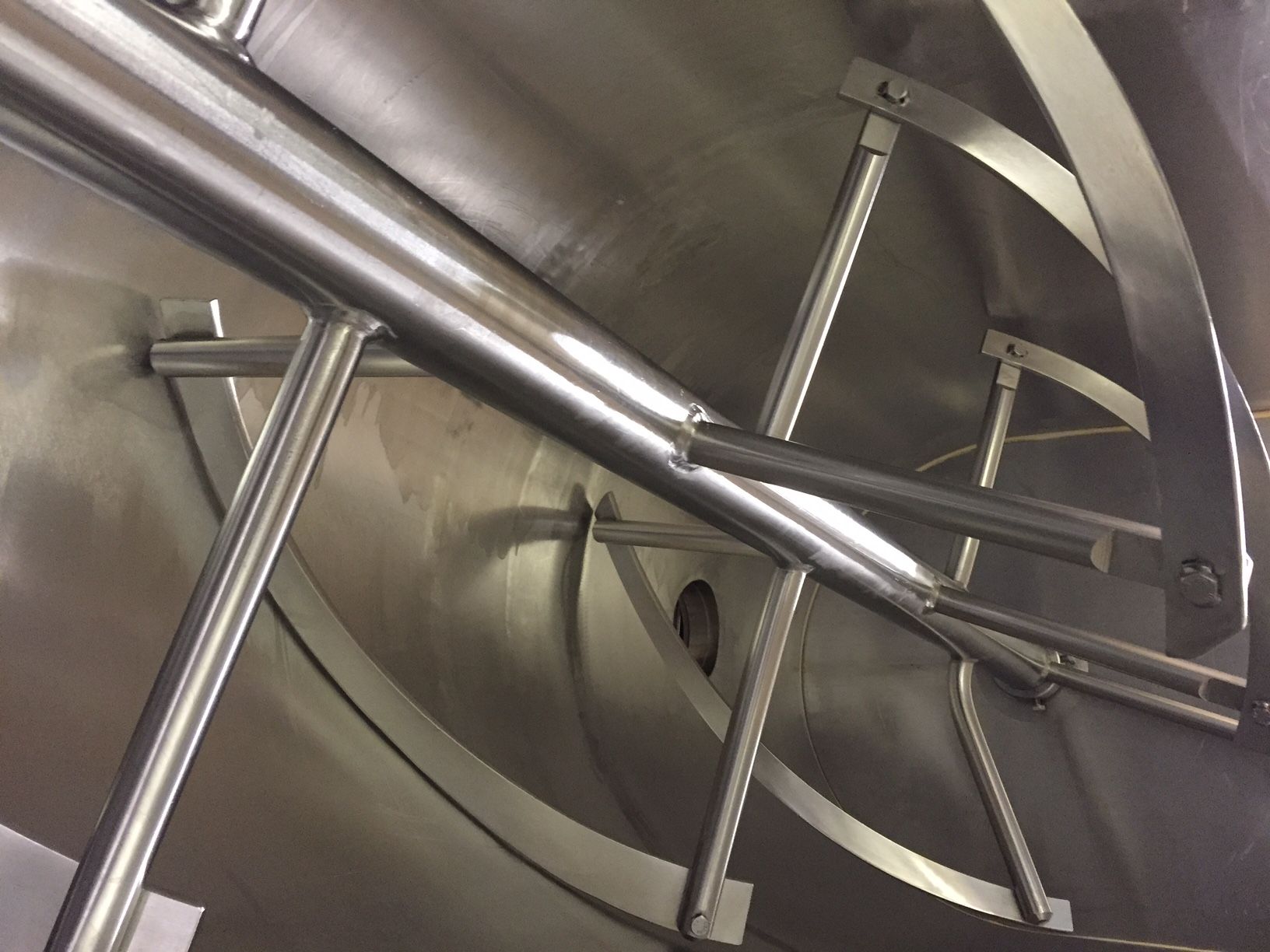 Inside of mixing vessel